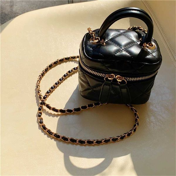 

korean 2022 new product lingge fragrance chain versatile one shoulder crossbody lipstick small bag 50% purses for less