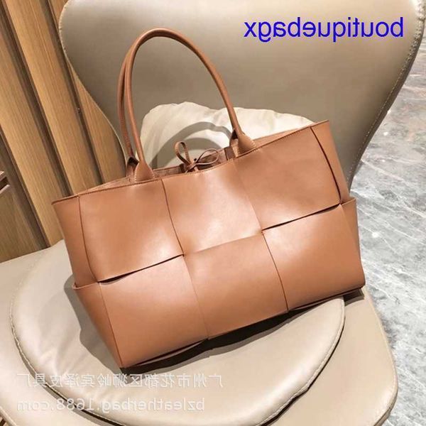 

luxury bottegss venetss arco evening bags online store tote 2023 splicing texture women's trend hand woven bag large capacity port with