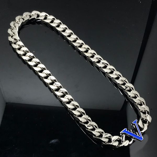 

luxury designer cuba chain mens necklaces fashionable and versatile twist special pattern jewelry 925 silver plated v letter necklace weddin