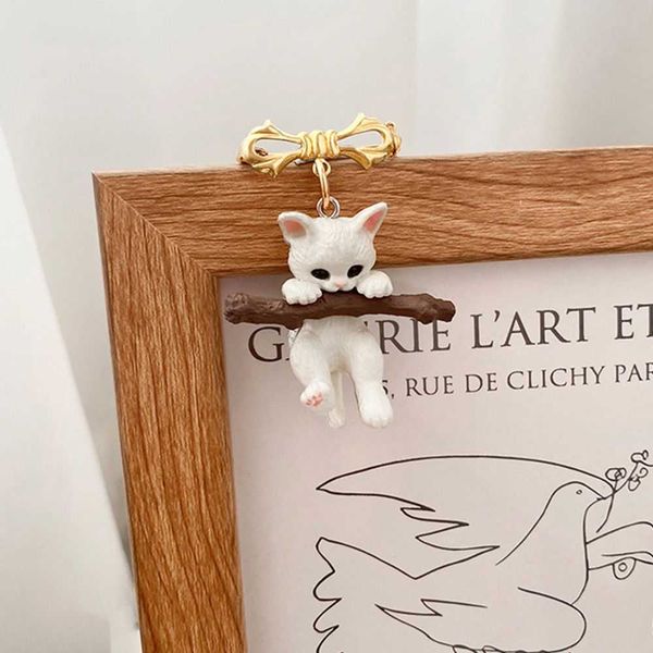 

pins brooches 3d cute cat animal brooch white cat brooches holding a branch cat hug tree brooch three-dimensional lapel pins bag decoration, Gray