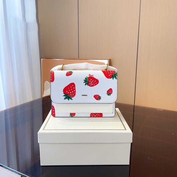 

crossbody bag designer bags handbag women chain shoulder bag leather handbags fashion trend flower strawberry pattern messenger purse 230423