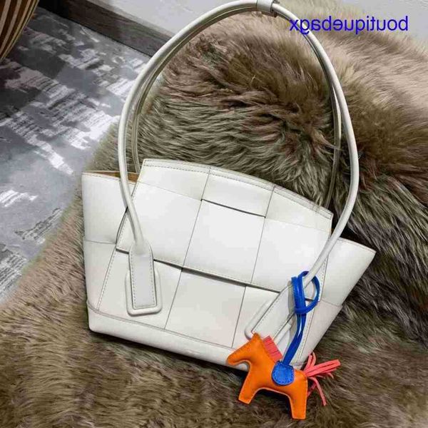 

original edition luxury bottegss venetss arco evening bags online store capacity bag the wing original large arco33/48 woven cross with logo