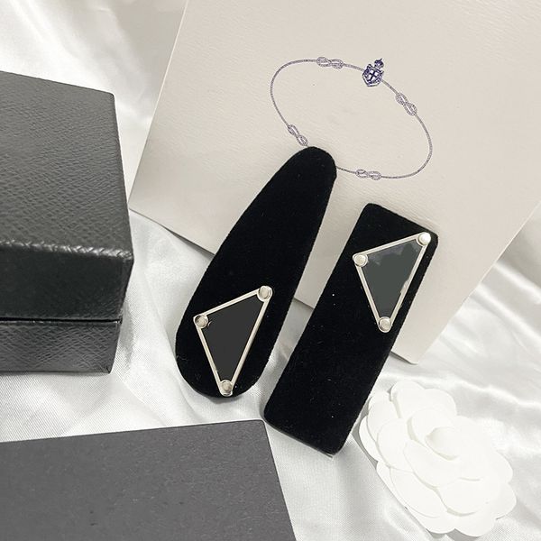 

designer letter leather hair clip barrette classic style for charm women&girls hair claw fashion hairpin hair accessory high quality, Golden;silver