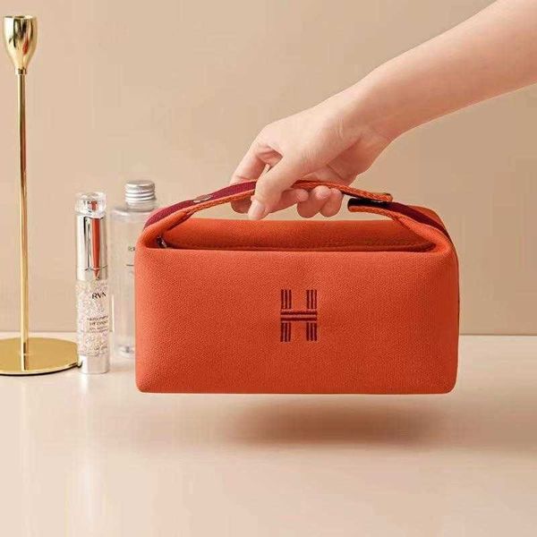 

luxury makeup bags designer heme totes handbag storage bag large capacity waterproof portable makeup bag minimalist lunch box dustproof trav