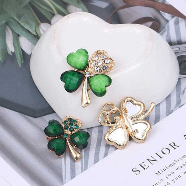 

pins brooches korean version of the creative new four-leaf clover brooch lapel pin ladies dress jacket decoration jewelry accessories w0426, Gray