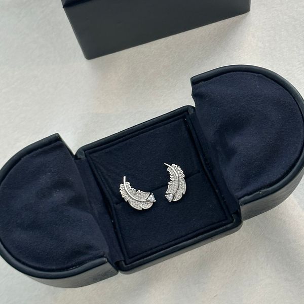 

2023 fashion new designer studs feather studs daily small studs romantic and aesthetic no box, Golden;silver