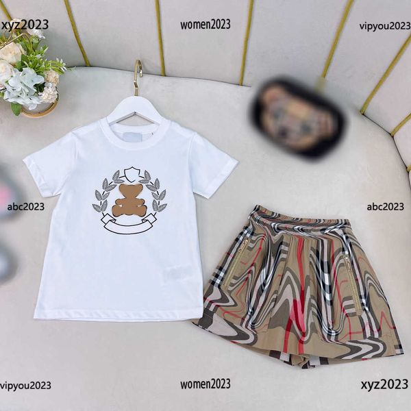 

luxury designer tracksuits kid sports sets baby suit 2pcs crewneck t-shirt and fashionable khaki shorts ing, White