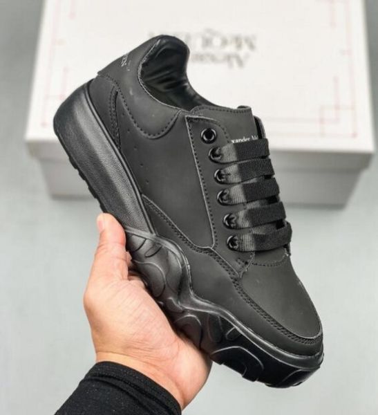 

designers mens casual shoes mccqueeness comfortable velvet leather women white black luxury flats trainer sneakers with box xpgr
