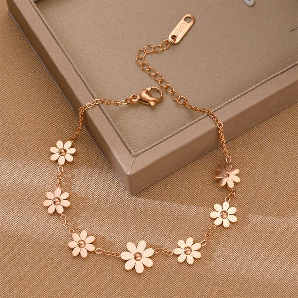 

fashion designer ins style daisy bracelet women's titanium steel rose gold non fading girlfriends bracelet jewelry, Golden;silver