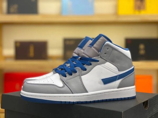 

2023 basketball shoes ladies man athletics latest jumpman 1 1s mid true blue cement grey white outdoor designer sneakers outfits walking run