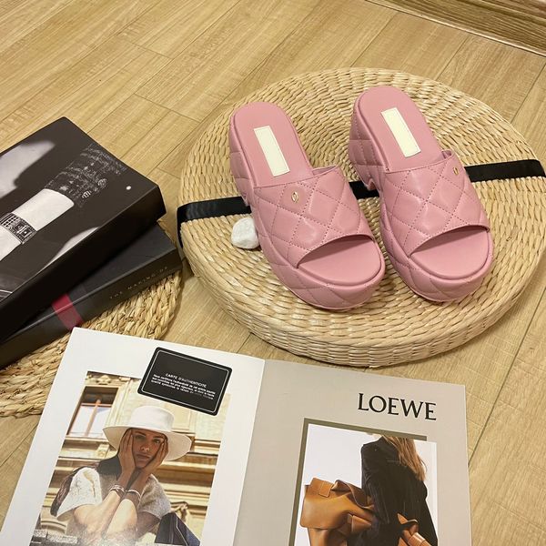 

designer slippers platform famous sandals sheepskin slippers women metal buckle letter c matelasse plaid quilted sandal thick bottom 8.5cm w, Black