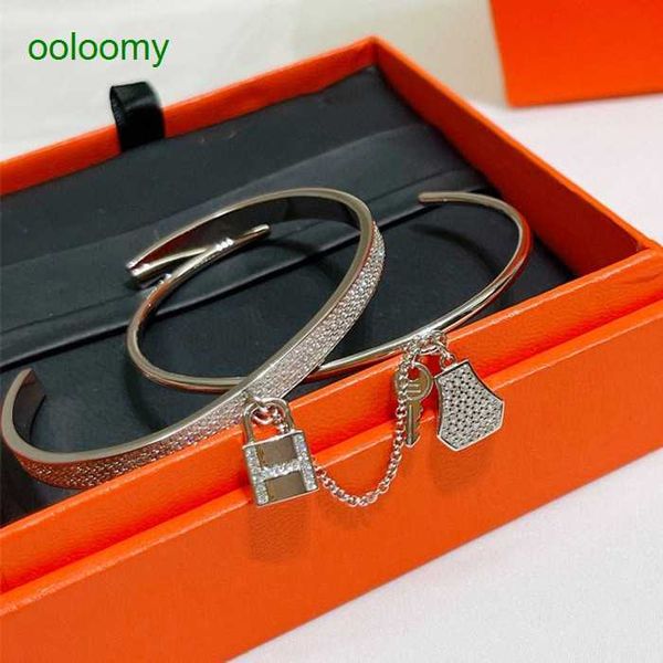 

hemres designer bracelet full diamond light luxury 925 sterling silver plated 18k gold key lock head h letter pig nose double bracelet women, Black
