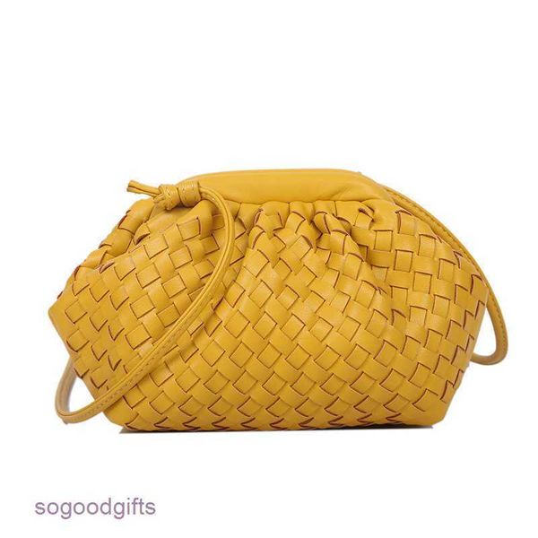 

mini bottegas bag jodie venetas woven cloud bag women's net red pleated small 2023 new fashion one shoulder messenger clip 1 with logo