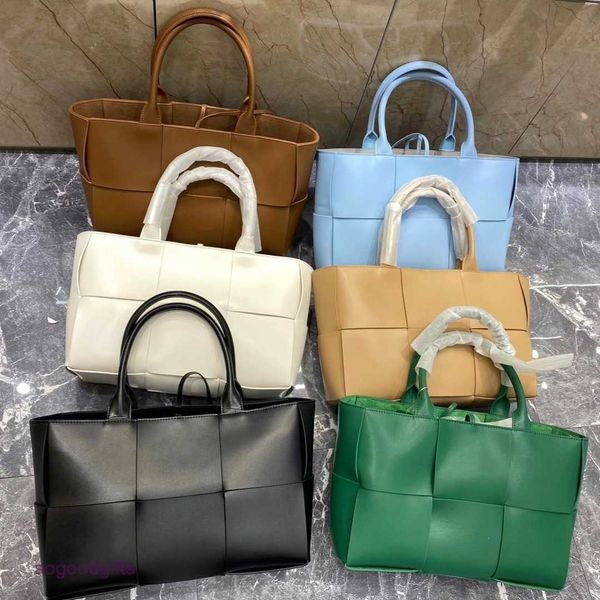

bottegas bag point venetas autumn and winter hand woven bag 2023 new high-capacity tote leather texture portable single shoulder underarm wo