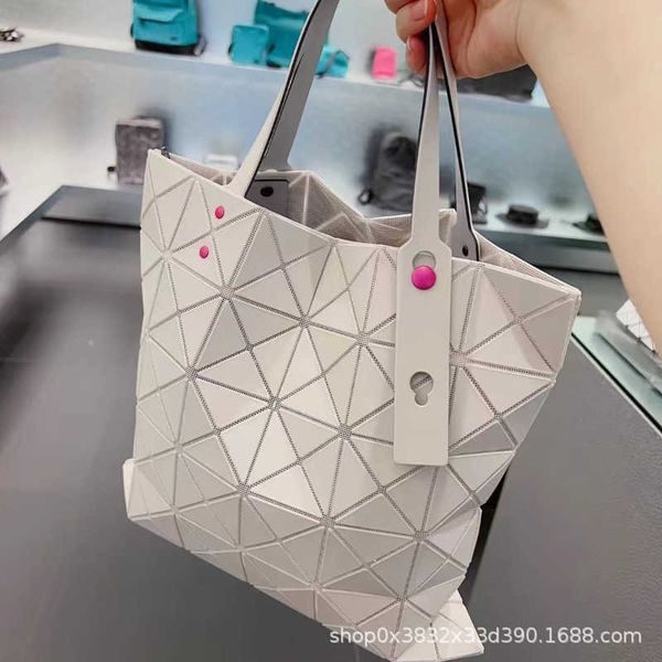 

sanzhai original factory 2023 new march limited life six mist surface polarized cream white same bottom diamond grid shoulder bag