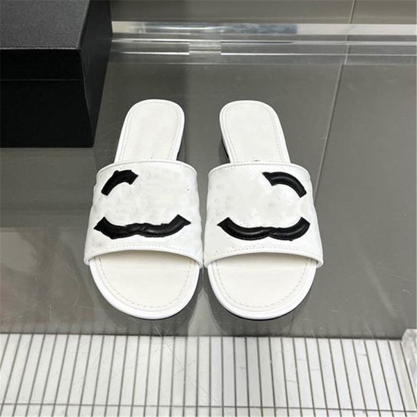 

fashion slippers 2023 channel luxury design summer men's and women's flats thick soled leather rubber lettering logo casual cartoo, Black