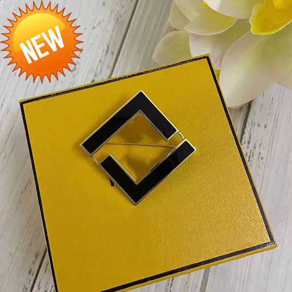 

2022 luxury fashion brooches designer for women and men simple classic letters gold 2 styles brooches anniversary wedding party gift jewelry, Gray