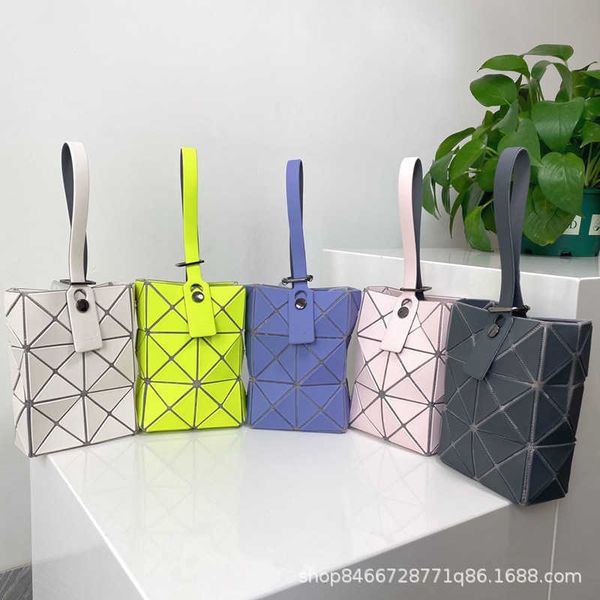 

2022 new box lifetime exclusive women's handbag lingge mini phone bag