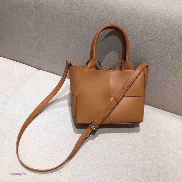 

point bottegas bag venetas new fashion woven bag tote women's leather large capacity portable single shoulder messenger 2 with logo tce