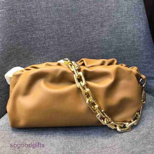 

venet bottegas designer underarm classic bag handbags bags chain shoulder metal hand pouch pillow held leather thick cloud vp6n with logo x0