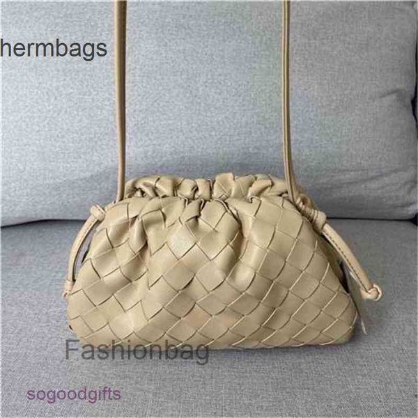 

wind bags bottegas leather bag venet messenger classic single underarm shoulder cloud designer woven hand magnetic button trend 5a33 with lo