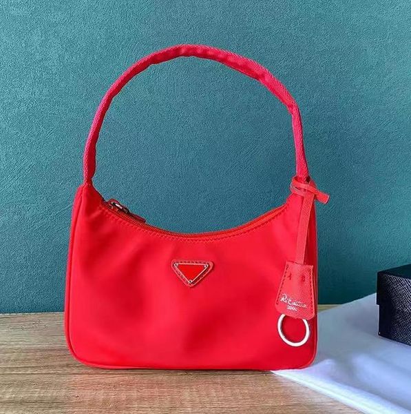 

2023 luxurious fashion re-edition 2005 nylon woman luxurys men designers bags lady womens mens crossbody tote hobo shoulder purses handbags