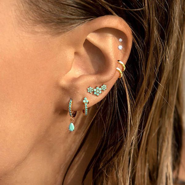 

charm 2 buah anting huggie kecil baja tahan karat untuk wanita bunga kristal zirkon anting tulang rawan perhiasan tindik helix tragus aa2304, Golden