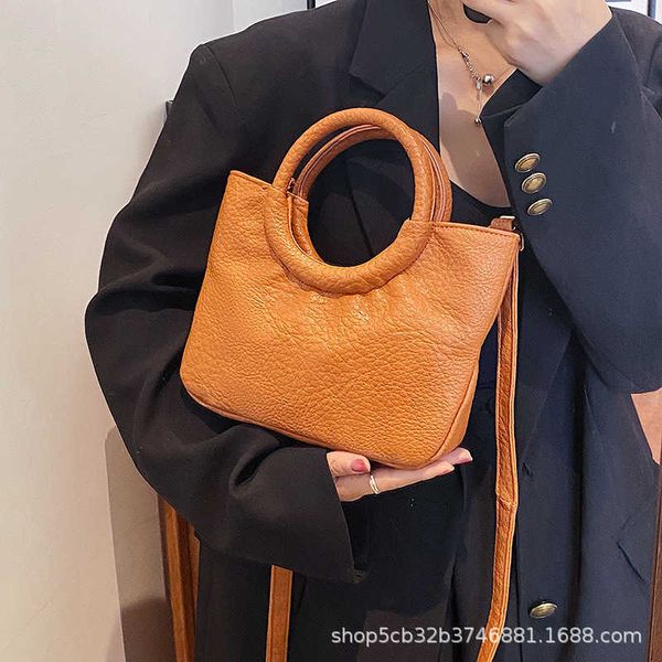 

2023 new cloud single shoulder crossbody bag women's handbag small fashion simple versatile casual commuting classic
