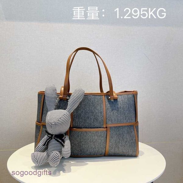 

point bottegas bag venetas female 2023 autumn and winter new south korea net red contrast woven large capacity tote one shoulder underarm wi