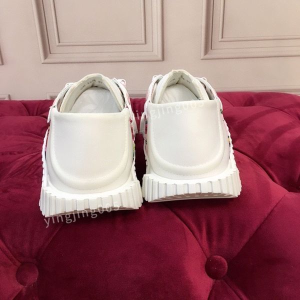 

2023r mens causal shoes fashion mens leather lace up platform sole sneakers white black mens womens luxury velvet suede