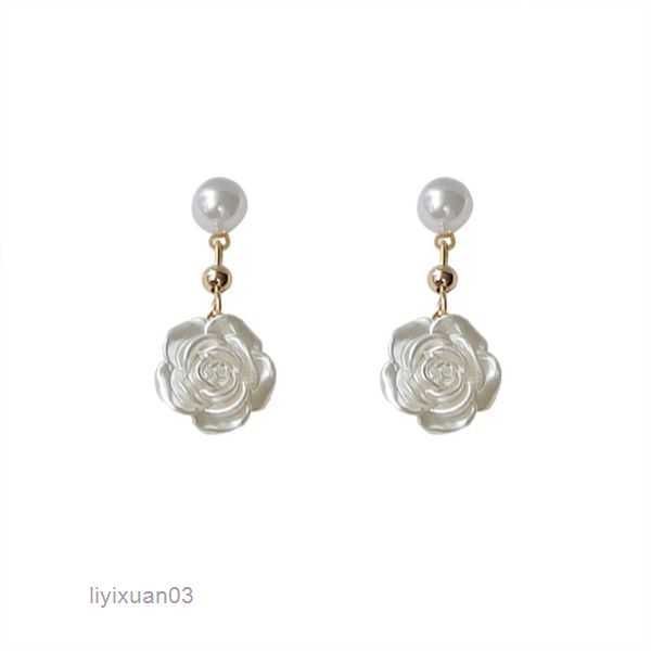 

stud luxury camellia pearl stud earrings charm elegant eesign black white flower dangler women party trend style gift chic jewelry 3 awttawt, Golden;silver