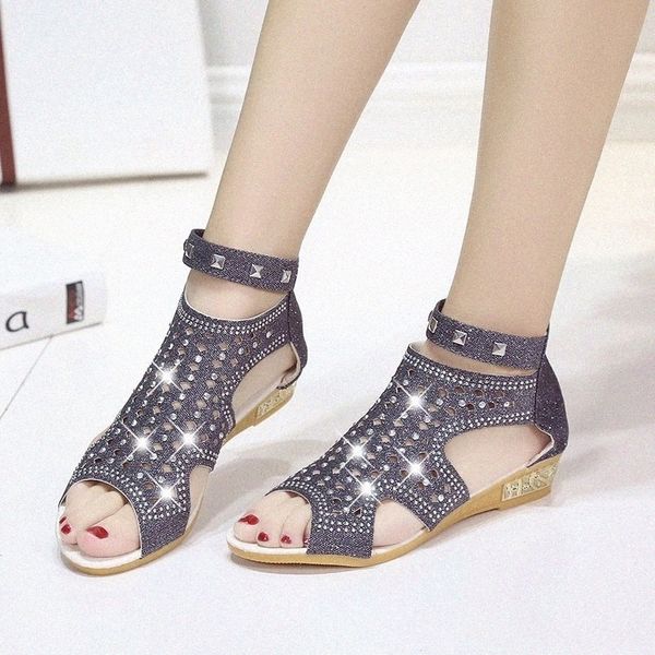 

crocuses girl hollow sandals thong woman fashion trainers word deduction house summer diamond fish mouth loafers 2022 q1j7#, Black