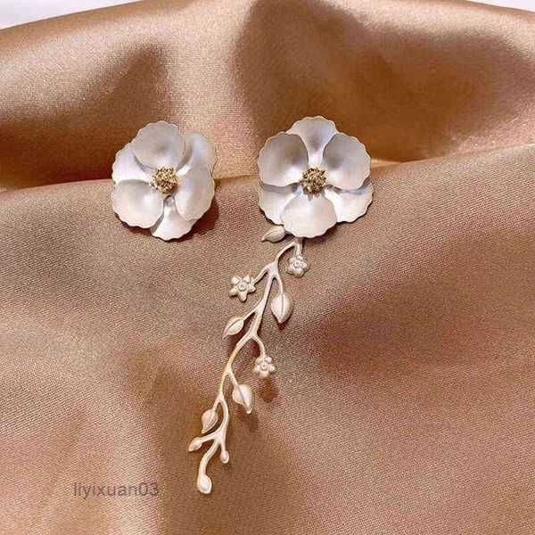 

stud 2021 fashion tassel camellia woman earring flower earring accessories luxury earrings jewelry aa220318 4 3p2v3p2v, Golden;silver