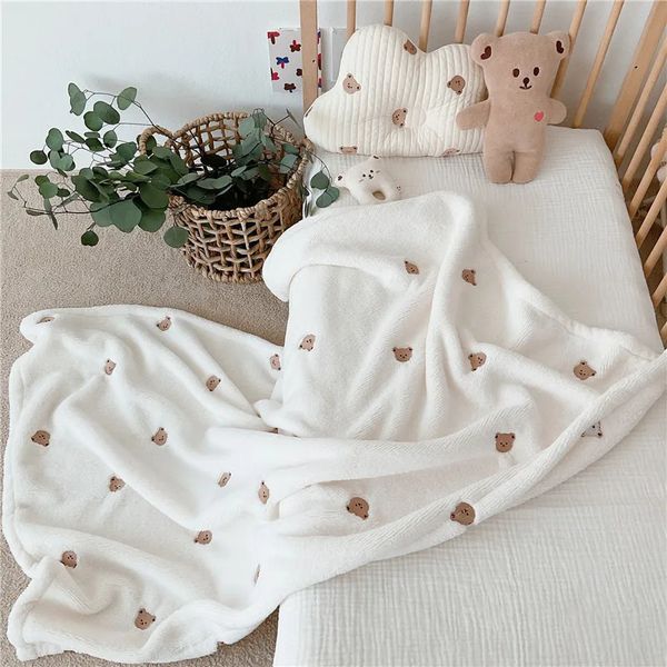 

Blanket Swaddg Baby Soft Fleece Cartoon Bear Embroidery Infant Quilt born Swaddle Sleeping Stroller 231128, Beige