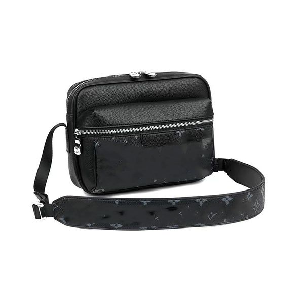 

a versatile shoulder bag for men's bags in classic fashion