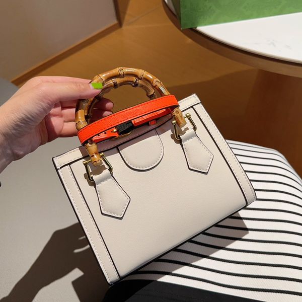 

Bamboo Hadbags Women Shoulder Bags Fashion Designer Crossbody Men Crossbody Large Embroid Denim Handbags Cowhide Leather with Belt, White6