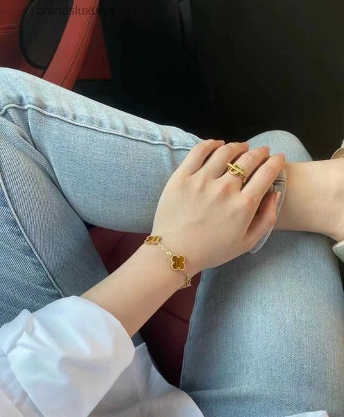 

66scharm bracelets designer bracelets 2023 van clover bracelet gold love bangle pendant sparkling crystal diamond party jewelry, Golden;silver