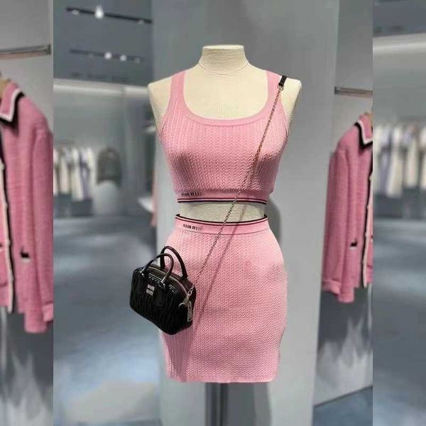 

23ss women two piece dress vest short skirt two-piece miu designer sweater suit womens sleeveless tshirt high waist skirts set, White