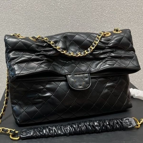 

2022ss france womens fold classic woc bags wallet with chain purse quilted crossbody shoulder card holder designer handbags 33cm