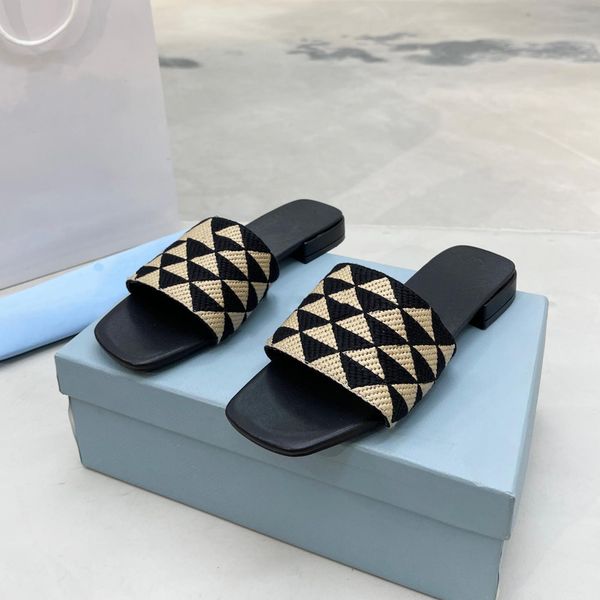 

brand embroidered designer slippers flat sandals fabric slippers luxury metal triangle sandals black red fashion check slippers outdoor wear