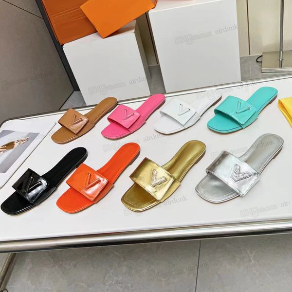 

2023 new shake sandals slipper flat mule women sandal lacquered cow leather fashion luxury brand sandals early spring gold silver slide 35-4, Black