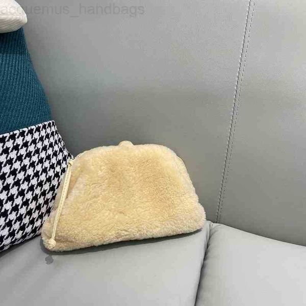 

plush bags designer vene bag bottegas female pouch 2022 fashion lamb wool cloud one shoulder messenger fold qwbq ogse