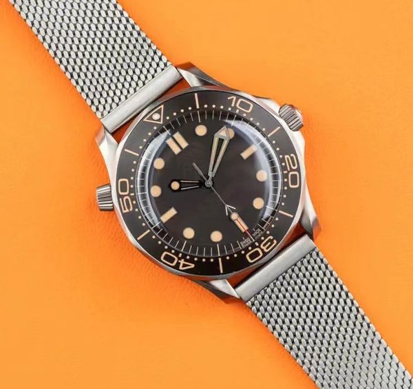 

classic luxury 42mm automatic mechanical watches sapphire 300m series diving watch movement watches, Slivery;golden