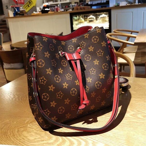 

2023 designers sale vintage bucket handbag women bags handbags wallets for leather chain bag crossbody and shoulder bag with dustbags strap