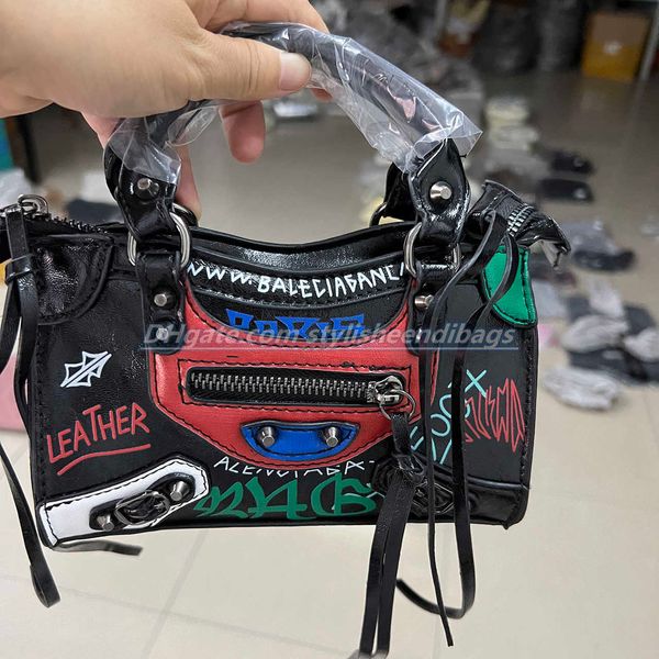 

totes 2022 fashion graffiti handbag and purse small women's bag brand designer luxury shouder bag tassel tote bag ladies messenger bag