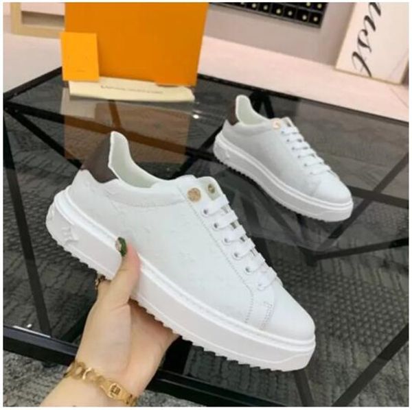 

2023 1slippers designer slippers leather sandal slides 2 straps with adjusted gold buckles women summer flip flops have box size a35-46, Black