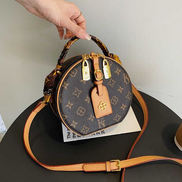 

2023 new premium one shoulder crossbody bag french small pack round cake flower women's purses