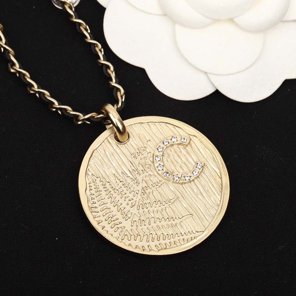 

luxury quality round shape pendant necklace wit diamond and black genuine leather charm brooch have box stamp ps7577a, Silver