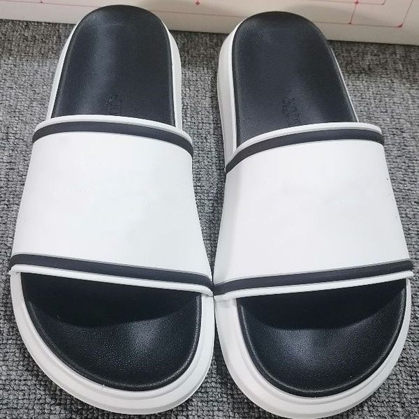 

2023 designer slippery men's and women's slippers summer sandals beach slippery flat table women's home fashion shoes flip-fl, Black