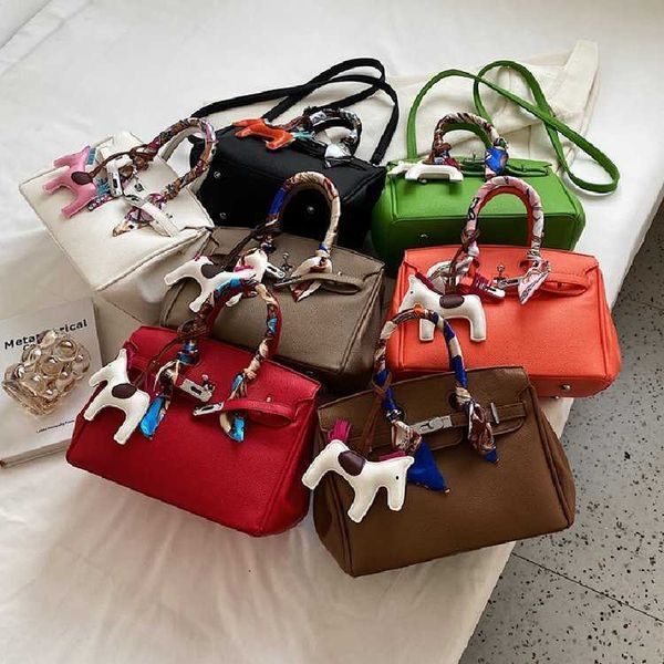 

store clearance promotion handbag online export texture small bag women's 2023 autumn new versatile msenger popular